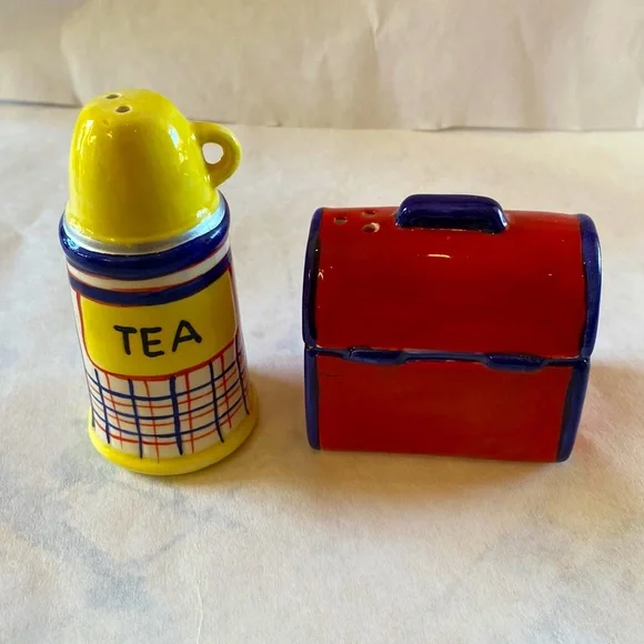 Coffee/Tea Thermos and Lunchbox Salt and Pepper Shakers - Picture 2 of 6